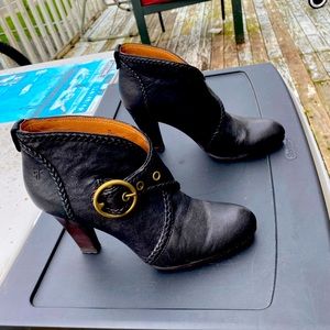 Black Frye booties size 8M 4” chunky heel adjustable straps. Vickie Bootie